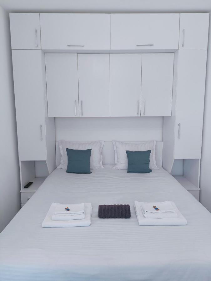Christopher Apartment Oradea Εξωτερικό φωτογραφία